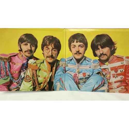 461 - The Beatles Sgt Peppers Lonely Hearts Band, YEX637-1 PCS 7027, with insert. Good used/played conditi... 