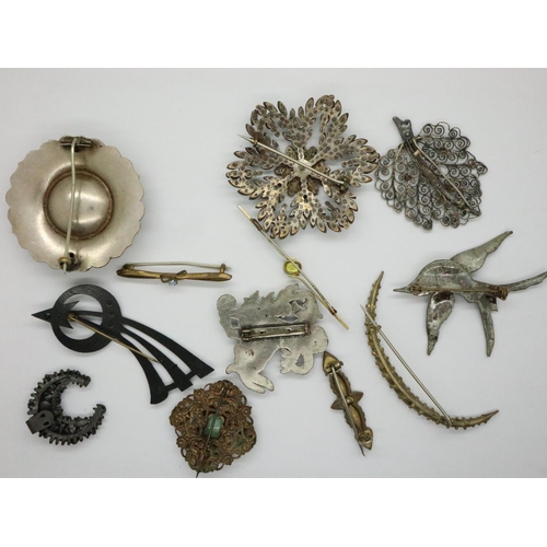 91A - Mixed costume jewellery brooches. P&P Group 1 (£14+VAT for the first lot and £1+VAT for subsequent l... 