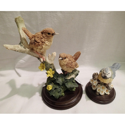 1085 - Two country artists ceramic figurines of birds largest, H: 16 cm. Not available for in-house P&P, co... 