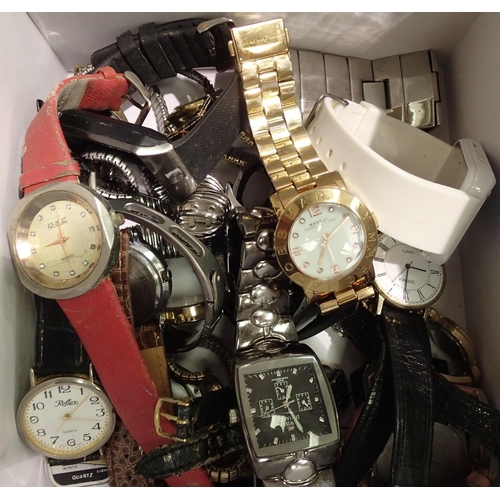 1093 - Quantity of mixed fashion watches. P&P Group 1 (£14+VAT for the first lot and £1+VAT for subsequent ... 