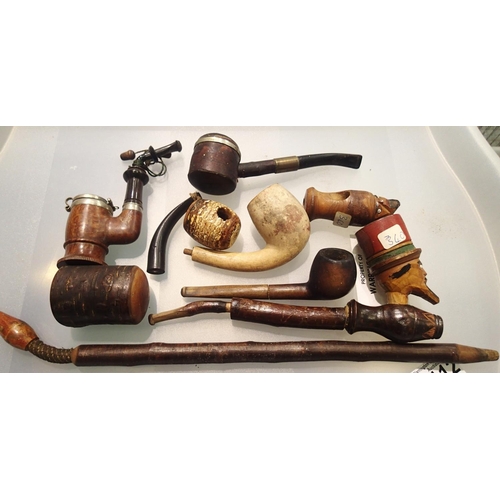 1112 - Tray of mixed smokers pipes including souvenir examples. P&P Group 2 (£18+VAT for the first lot and ... 