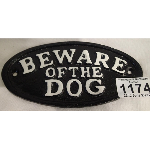 1174 - Cast iron Beware of The Dog sign, 20 x 10 cm. P&P Group 1 (£14+VAT for the first lot and £1+VAT for ... 