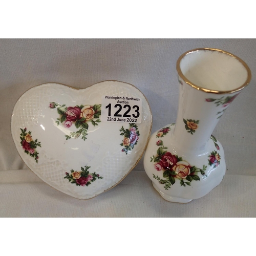 1223 - Royal Albert heart shape lidded bowl and bottle vase in the Old Country Roses pattern. P&P Group 2 (... 