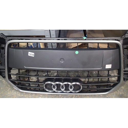 1234 - Front Audi grille possibly Q3 or Q5, L: 112 cm. Not available for in-house P&P, contact Paul O'Hea a... 