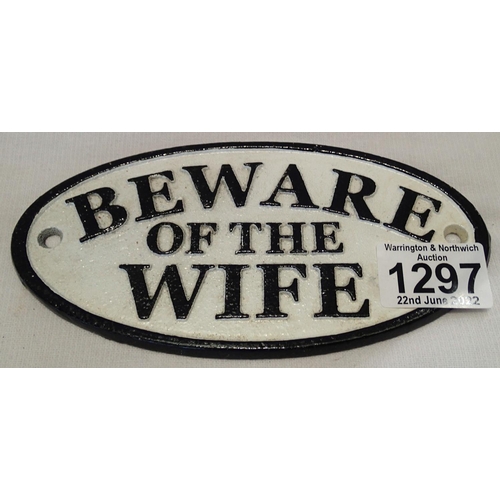 1297 - Cast iron Beware of the Wife sign, L: 16 cm. P&P Group 1 (£14+VAT for the first lot and £1+VAT for s... 