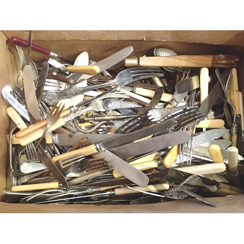 1298 - Box of mixed vintage flat ware. Not available for in-house P&P, contact Paul O'Hea at Mailboxes on 0... 