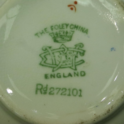 170 - Seventeen mixed Crested Ware items including Goss & Arcadian. P&P Group 3 (£25+VAT for the first lot... 