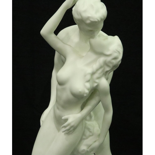 192 - Large Wedgwood limited edition 736/12500 The Embrace, CW440, H: 27 cm. P&P Group 2 (£18+VAT for the ... 