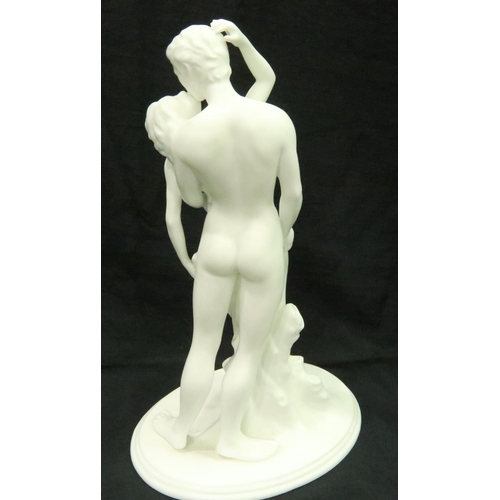 192 - Large Wedgwood limited edition 736/12500 The Embrace, CW440, H: 27 cm. P&P Group 2 (£18+VAT for the ... 