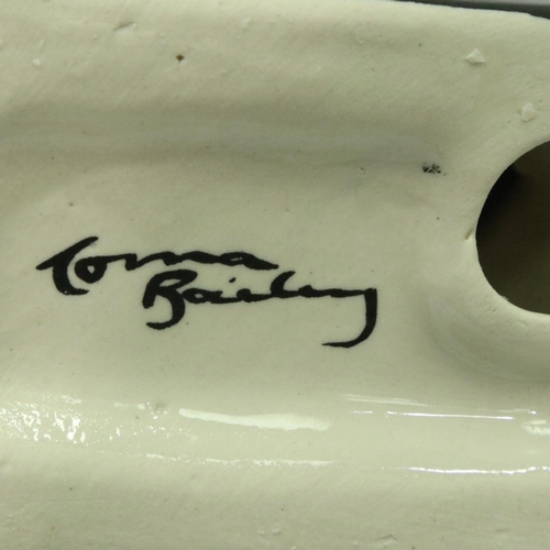 194 - Lorna Bailey cat, Rafa, H: 14 cm. No cracks, chips or visible restoration. P&P Group 1 (£14+VAT for ... 