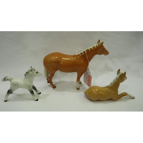 200 - Beswick Palomino and two foals, H: 13 cm. No cracks, chips or visible restoration. P&P Group 1 (£14+... 