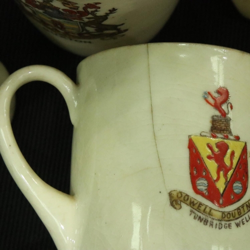 207 - Seventeen mixed Crested Ware items including Arcadian. Not available for in-house P&P, contact Paul ... 