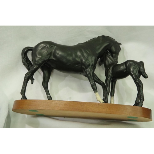 209 - Beswick Black Beauty and foal, H: 20 cm. No cracks, chips or visible restoration. P&P Group 2 (£18+V... 