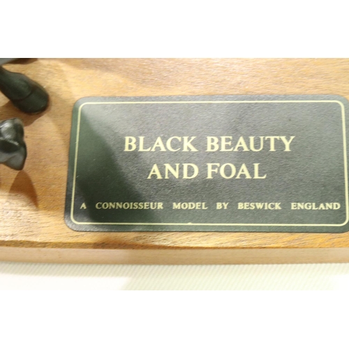 209 - Beswick Black Beauty and foal, H: 20 cm. No cracks, chips or visible restoration. P&P Group 2 (£18+V... 