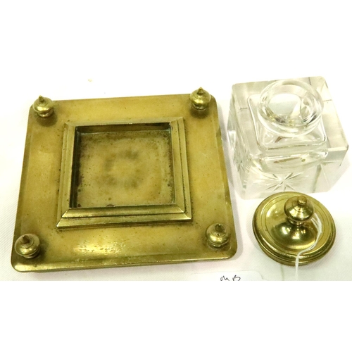 366 - Brass and glass inkwell. P&P Group 2 (£18+VAT for the first lot and £3+VAT for subsequent lots)