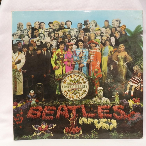 461 - The Beatles Sgt Peppers Lonely Hearts Band, YEX637-1 PCS 7027, with insert. Good used/played conditi... 