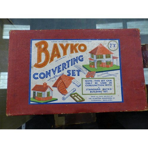 2129 - Ten Bayko set boxes containing quantity of parts, books etc. Contents of sets unchecked, boxes mostl... 