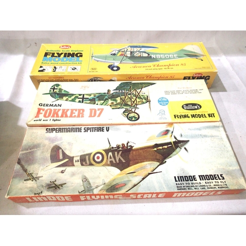 2069 - Three Balsa, flying model and Kindle, aircraft kits, Guillows Aeronca 85, Focker DY plus Lindue Spit... 