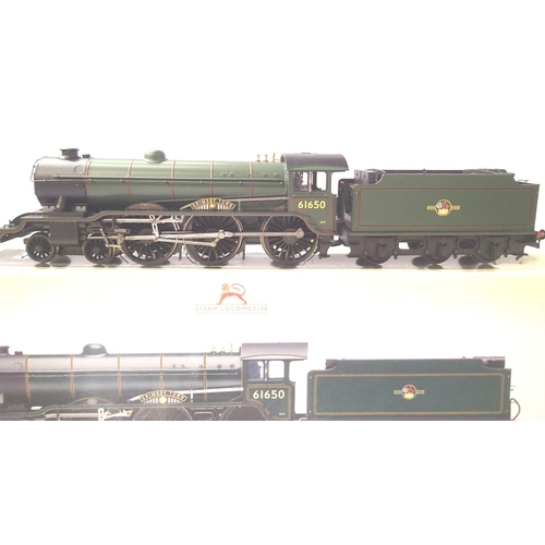 2126 - Hornby R2922 Class B17, Grimsby Town, 61650, Green Late Crest, good condition - one cab side step de... 