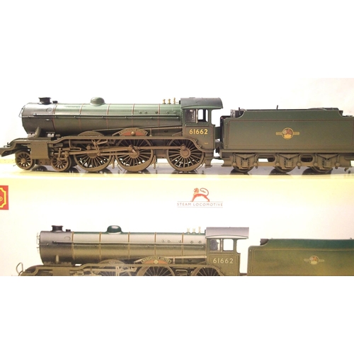 2138 - Hornby R3163 class B17 locomotive, Manchester United 61662, Green Late Crest, weathered, limited edi... 