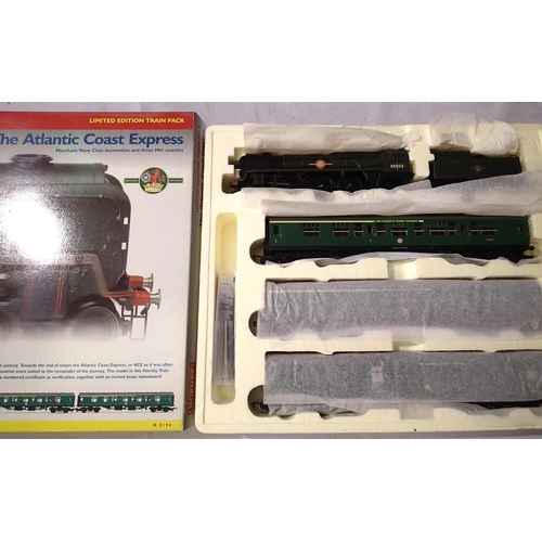 2141 - Hornby R2194 Atlantic Coast Express train pack, Holland America Line 35022, Green Late Crest, with t... 