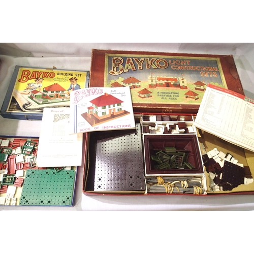 2171 - Bayko Light constructional set no 2 and Bayko no O set, containing bricks, parts, books etc but unch... 