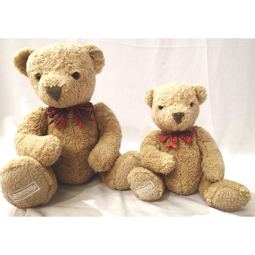 2177 - Two Connoisseur bear in the seated position, H: 40 cm and H: 28 cm. P&P Group 1 (£14+VAT for the fir... 