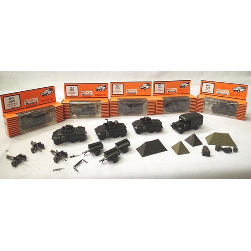 2182 - Roco minitanks HO scale, some boxed. P&P Group 1 (£14+VAT for the first lot and £1+VAT for subsequen... 