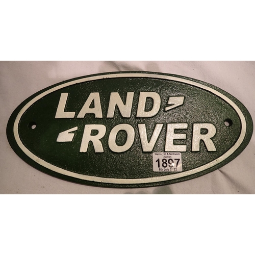 1989E - Cast iron Land Rover sign, 30 x 17 cm. P&P Group 1 (£14+VAT for the first lot and £1+VAT for subsequ... 