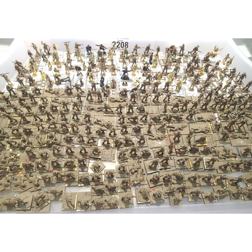 2208 - Selection of 1/72 scale Wargaming figures, plastic and finished to an excellent condition. P&P Group... 