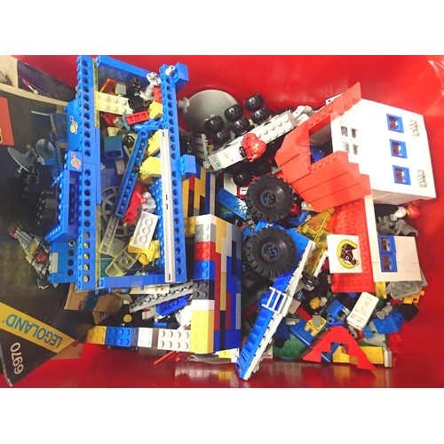 2227 - Approximately 3.5kg of mixed Lego, including mini figures, build books etc. P&P Group 1 (£14+VAT for... 