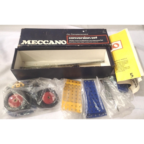 2234 - Meccano conversion sets no 4 with build book and contents are unchecked. P&P Group 1 (£14+VAT for th... 