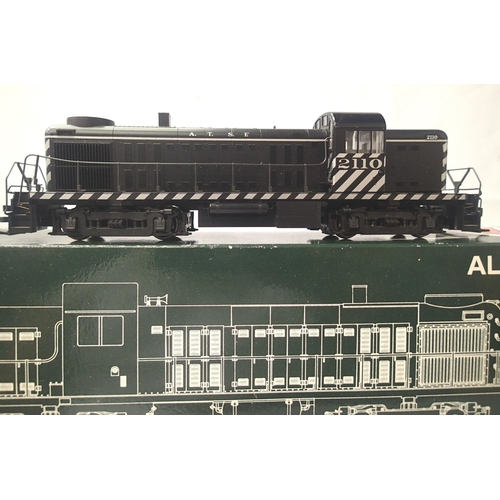 2264 - Kato HO scale ALCO RS-2 Diesel black, A.T.S.F Livery 2110. In very good condition, box has wear. P&P... 