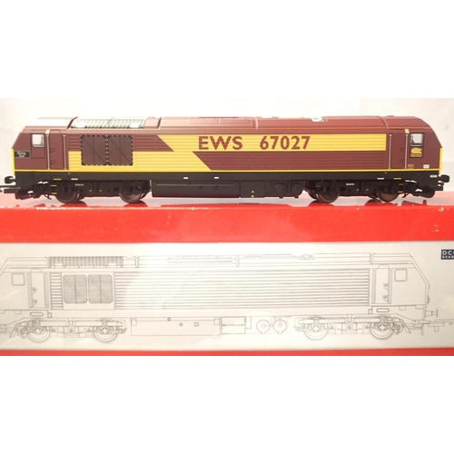 2272 - Hornby R2522 class 67 diesel Rising Star, 67027, EWS Red. In very good to excellent condition, missi... 