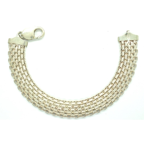 100 - 925 silver bracelet boxed, L: 28 cm, 18g. P&P Group 1 (£14+VAT for the first lot and £1+VAT for subs... 