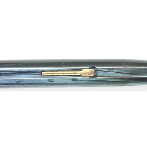 119 - Watermans blue marbled fountain pen with 14ct gold nib.  P&P Group 1 (£14+VAT for the first lot and ... 