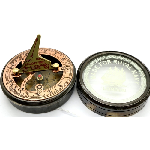 120 - Brass sundial compass,marked Made for Royal Navy, D: 70 mm. P&P Group 1 (£14+VAT for the first lot a... 