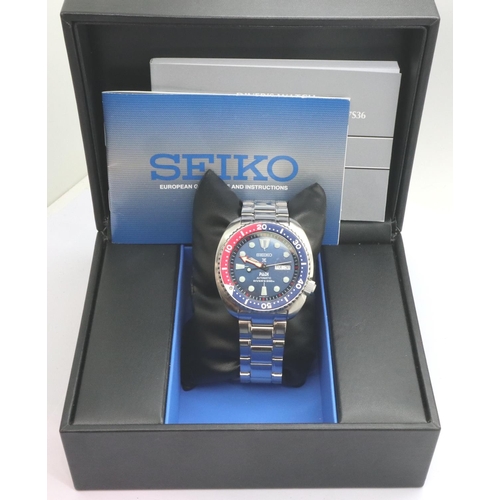 135 - Seiko: Padi automatic 200m divers wristwatch with stainless steel strap, papers and links, boxed, wo... 