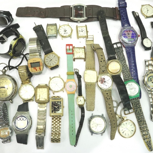 139 - Box of mixed gents wristwatches, digital and mechanical. P&P Group 1 (£14+VAT for the first lot and ... 