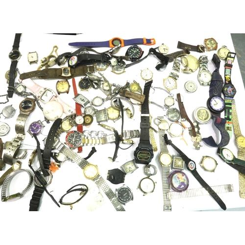 141 - Large quantity of mixed mainly gents wristwatches for spares or repair. P&P Group 1 (£14+VAT for the... 