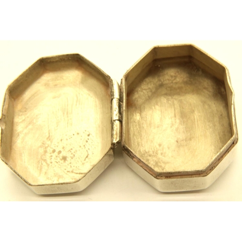 17 - 925 silver pill box, L: 35 mm, 20g. P&P Group 1 (£14+VAT for the first lot and £1+VAT for subsequent... 