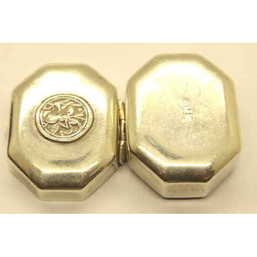 17 - 925 silver pill box, L: 35 mm, 20g. P&P Group 1 (£14+VAT for the first lot and £1+VAT for subsequent... 