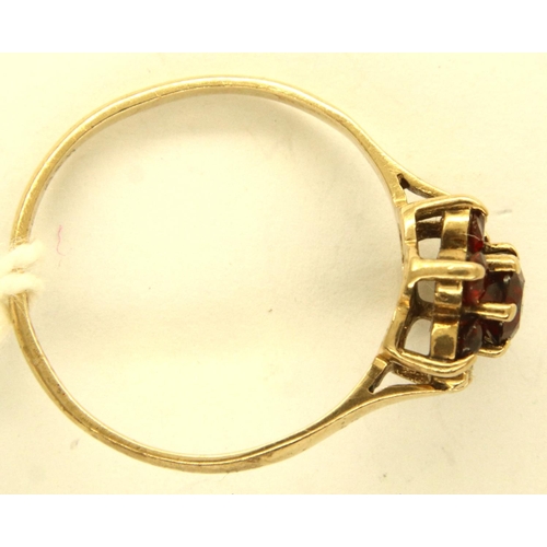 33 - 9ct gold stone set ring, size M, 1.3g. P&P Group 1 (£14+VAT for the first lot and £1+VAT for subsequ... 