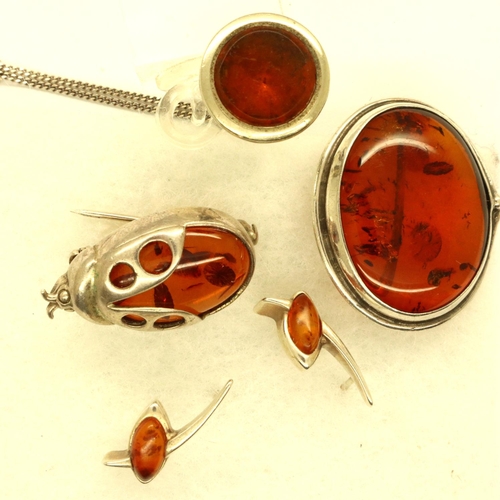 68 - Amber jewellery set comprising necklace, earrings and two brooches. P&P Group 1 (£14+VAT for the fir... 