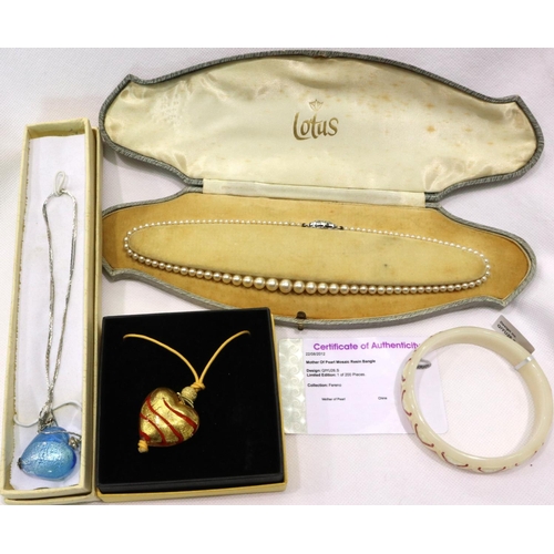 86 - Mixed boxed costume jewellery including Murano and pearls. P&P Group 1 (£14+VAT for the first lot an... 