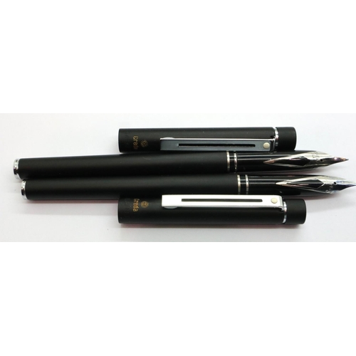 87 - Two boxed Sheaffer pens. P&P Group 1 (£14+VAT for the first lot and £1+VAT for subsequent lots)