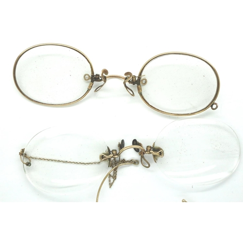 90 - Two pairs of Victorian spectacles. P&P Group 1 (£14+VAT for the first lot and £1+VAT for subsequent ... 