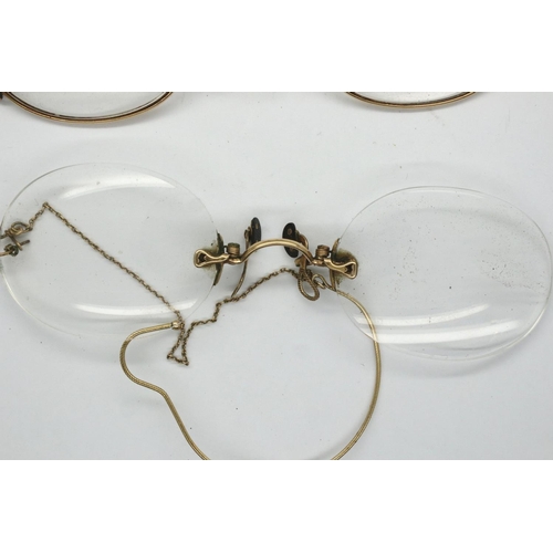 90 - Two pairs of Victorian spectacles. P&P Group 1 (£14+VAT for the first lot and £1+VAT for subsequent ... 