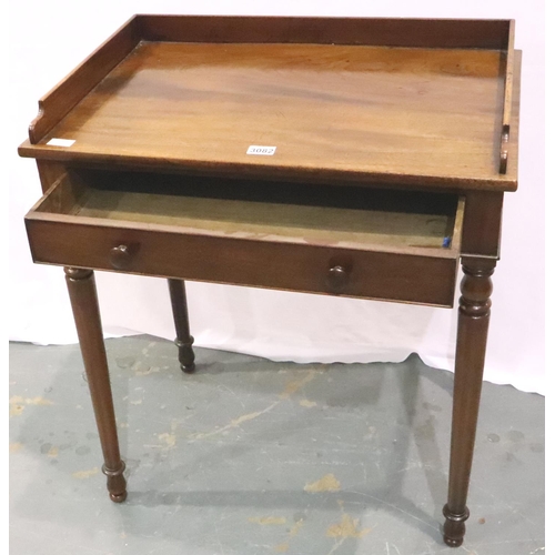 3082 - A George IV mahogany single drawer wash stand, with turned supports and gallery, 70 x 46 x 81 cm H N... 