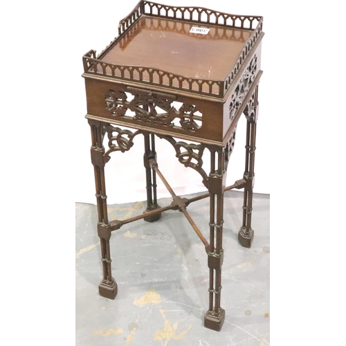 3083 - A 19th century plant stand in the chinoiserie style for restoration. Not available for in-house P&P,... 